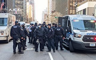 維權組織紐約集會要求庫默辭職 警方逮捕抗議者