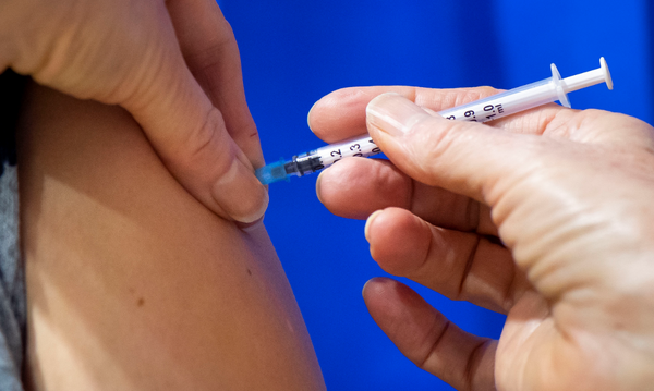 接种中国疫苗后 巴基斯坦总理确诊