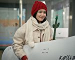 崔秀英、刘太旿雪地拍戏 竟拍出一身大汗