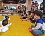 屏東總圖閱讀趣 機器人陪孩子互動說故事