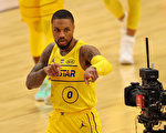 NBA里拉德大号三分 詹皇队全明星赛称王