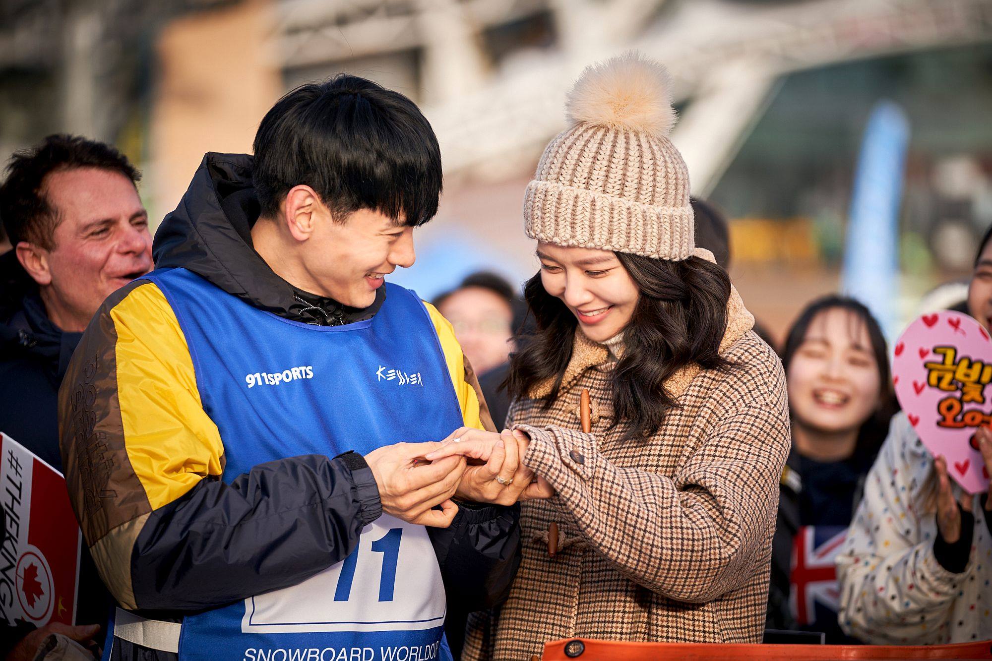 YEONJUN：“这是我第一次，也是唯一真心爱上的事。” - Weverse Magazine, image size:2000x1333