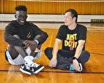 UBA刮起黑色旋风 醒吾科大阿比伯获善款逐梦NBA
