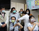 屏东AZ疫苗开打 10医护率先接种