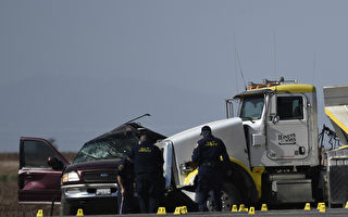 八座SUV塞进25人 加州大车祸至少13死