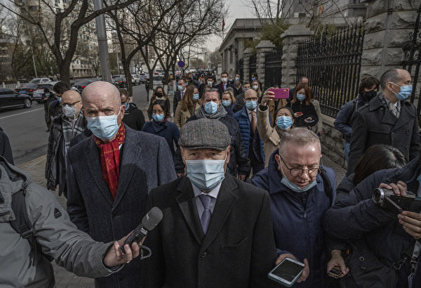 今天（3月22日）加拿大前外交官康明凯（Michael Kovrig）相关案件在北京闭门开审。多国外交人员被拒绝进入法庭旁听。（Kevin Frayer/Getty Images）