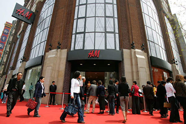 中共抵制聲中 耐克鞋被秒搶 H&M店內排隊