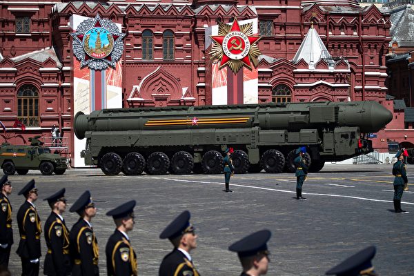2020年6月24日，俄羅斯在莫斯科閱兵式中展示RS-24 亞爾斯洲際彈道導彈。（Pavel Golovkin/POOL/AFP via Getty Images）