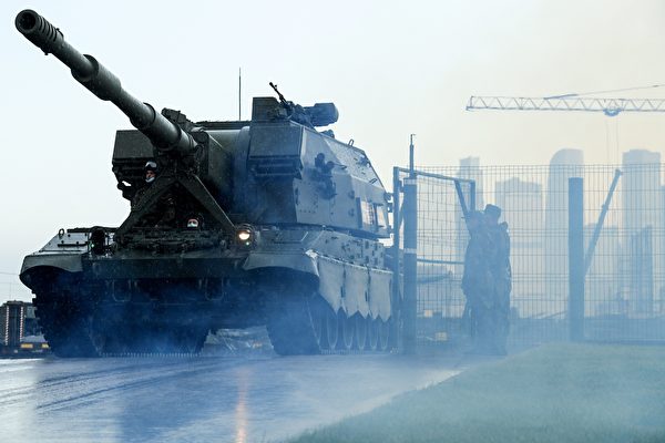 2020年6月18日，俄羅斯的Msta-S自行榴彈砲參加閱兵前的彩排。（Kirill Kudryavtsev/AFP via Getty Images）
