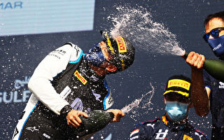 组图：F1揭幕 小汉0.7秒力压维斯塔潘夺冠