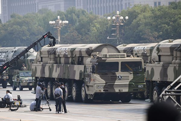 2019年10月1日，中共的DF-31AG洲际弹道导弹参加在北京天安门广场举行的阅兵式。（Greg Baker/AFP via Getty Images）