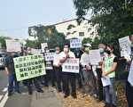 征收道路补偿费疑远低于市价 农民街头抗议不公