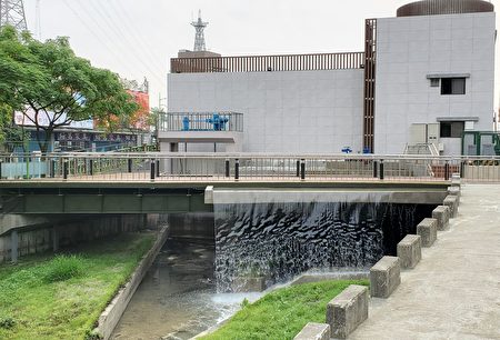 鴨母港溝景觀瀑布及補注水處理及設置控制閘門。