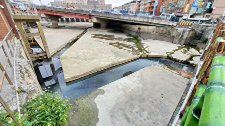 蘆洲區鴨母港溝前池污水截流及抽水站。