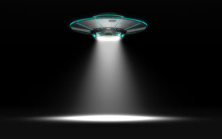 曾三次目击UFO 英国模特相信有外星文明