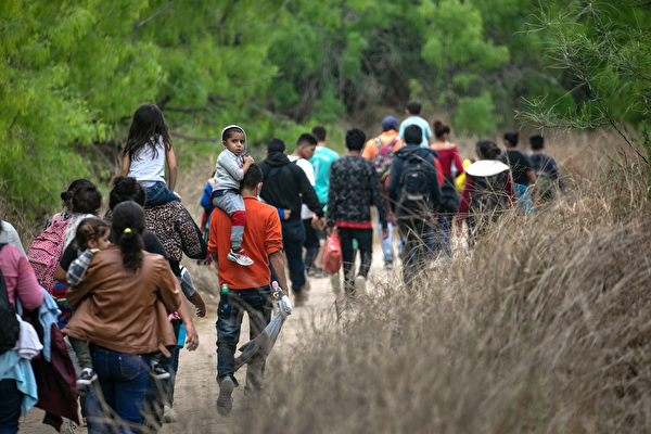 美边防官员：今年或有上百万非法移民越境