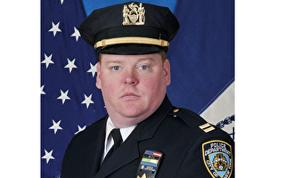 纽约市警107分局局长  在警车内饮弹自尽