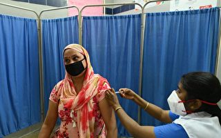 組圖：印度單日確診破十萬 加強接種疫苗