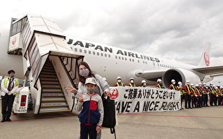太平洋上空畫愛心 日本人搭機「出國」遊台灣