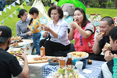 2021年《宜！兰人市集》首发场“亲子毛孩野餐日”，同时设置草地野餐派对区。