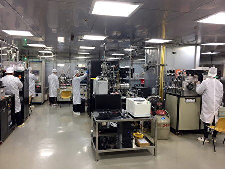 长庚大学电子系配备有完整硅制程无尘室，并获台塑集团挹注八千万设备用于第三代半导体研发。