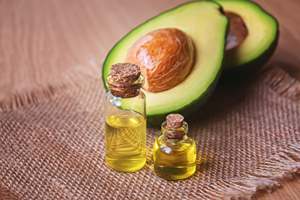 常见基底油之一：酪梨油。适合干燥敏感肌肤。(Shutterstock)