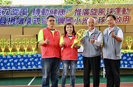 旋風球發展協會理長蘇金英贈150套球具 給苗縣府 學生走出教室運動 