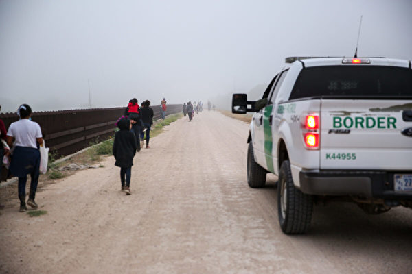 美邊境被拘留非法移民兒童已超兩萬人