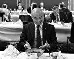 澳洲弃中共 战狼扮可怜 称挤奶杀牛被骂翻