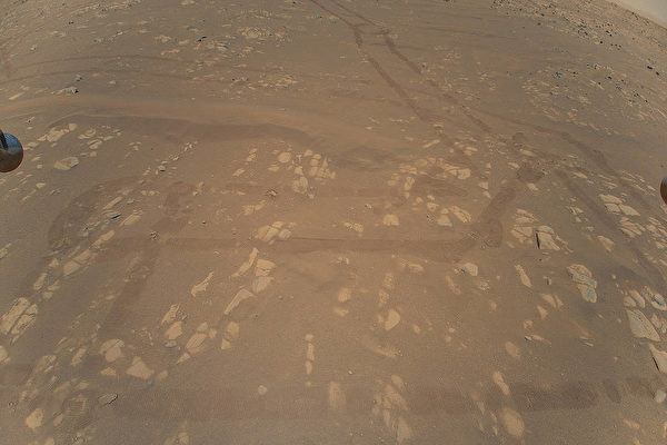 NASA發布創新號首張火星空拍彩照