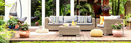 A,Relaxing,Spot,For,A,Warm,,Summer,Day,-,A,Shutterstock,藤椅,甲板,休闲沙发