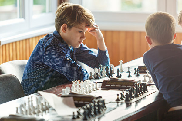 调查：象棋训练有助教会孩子承担更多风险