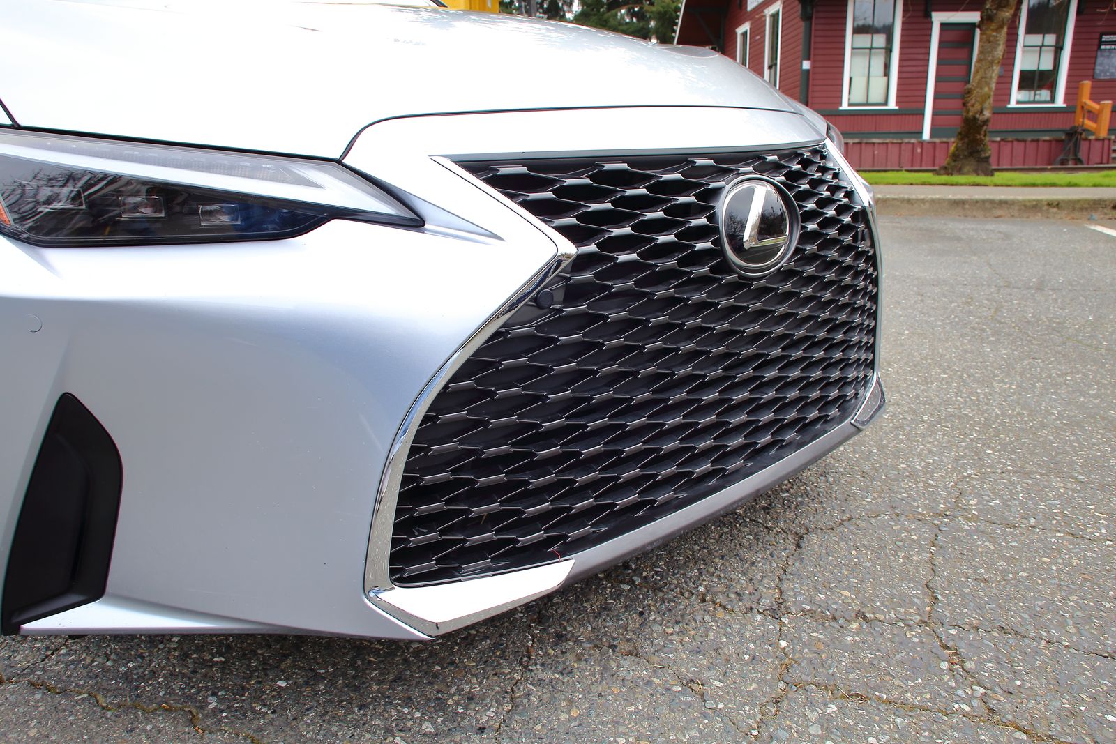 2021 Lexus IS 300 RWD。〈李奥／大纪元〉