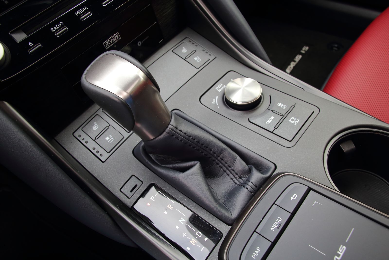 2021 Lexus IS 300 RWD。〈李奥／大纪元〉