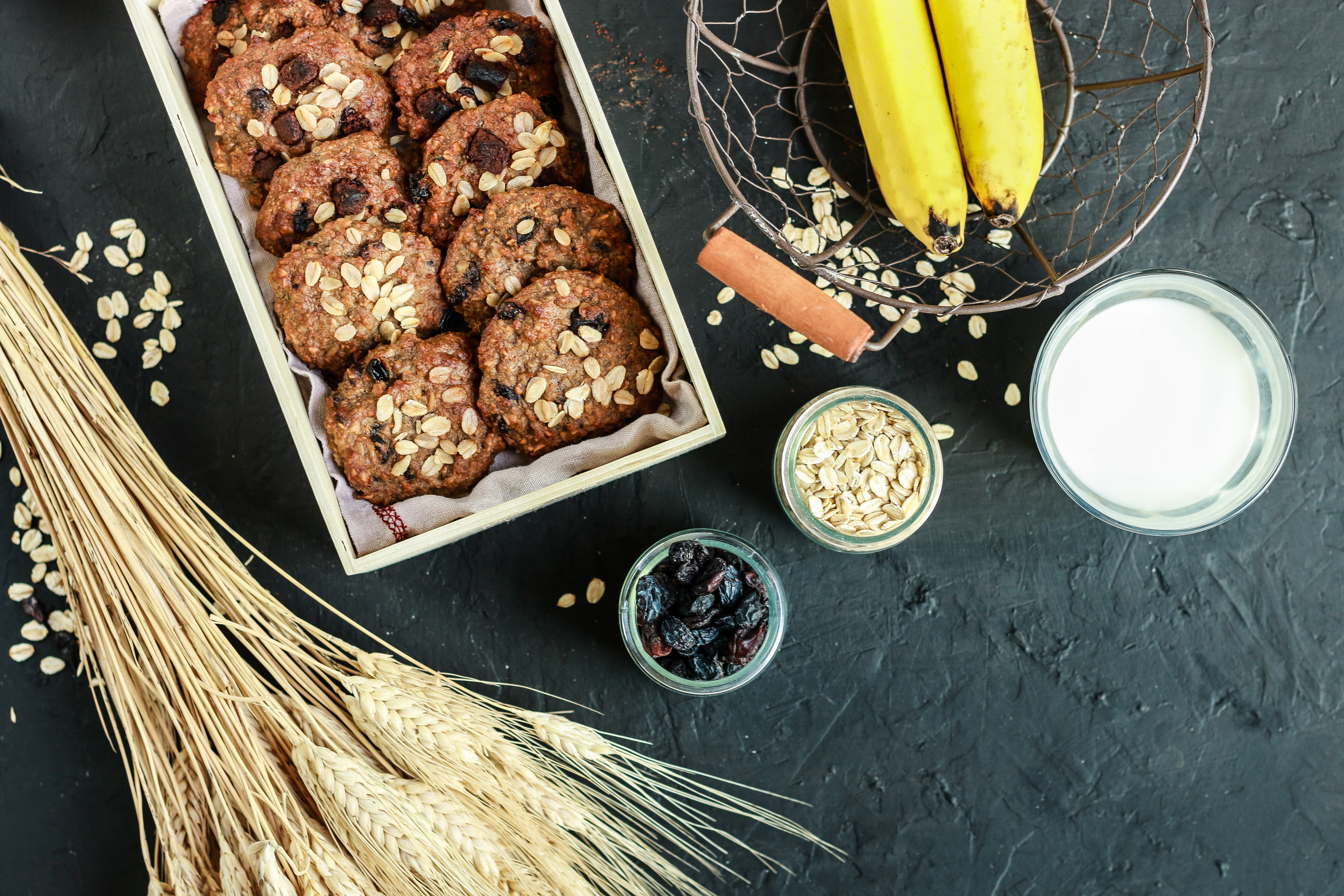 燕麦饼干加入肉桂和葡萄干。（Shutterstock）