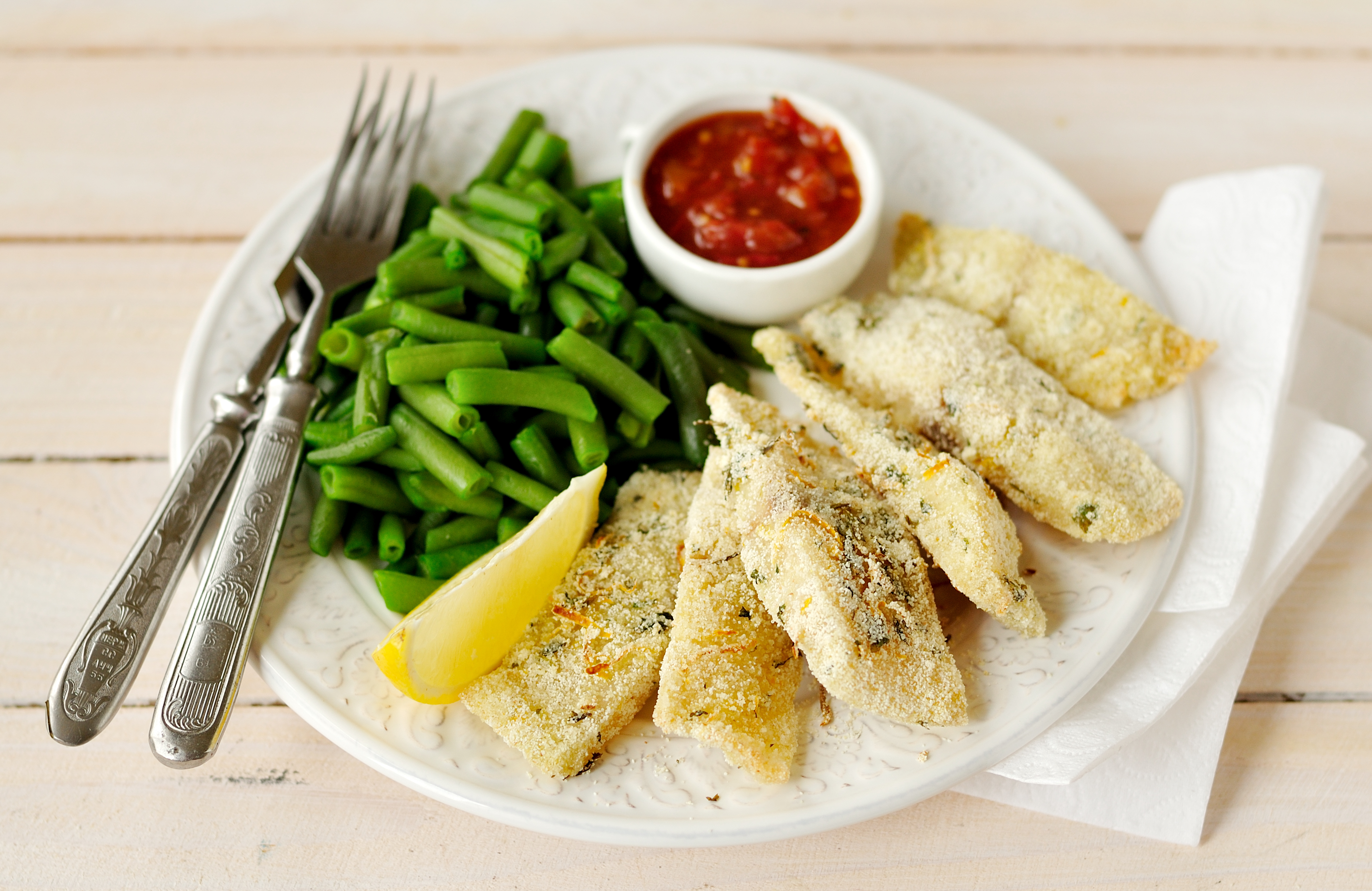 炸魚排沾馬瑞娜拉醬。（Shutterstock）