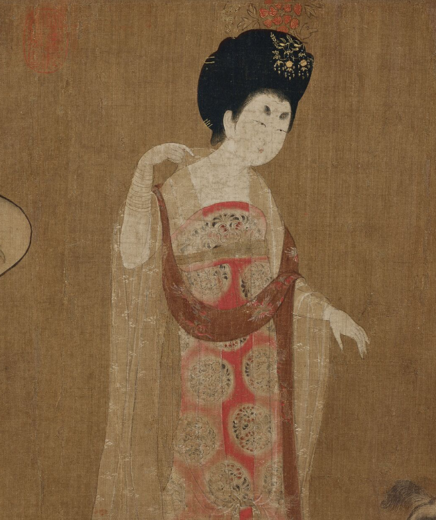 圖為《簪花仕女圖》局部,畫中女子佩戴多圈腕飾。(公有領域)