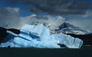 欧洲航天局：世界上最大冰山从南极脱离