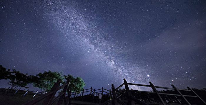 银河“体检”拍X光片 惊见“宇宙脊椎”骨折