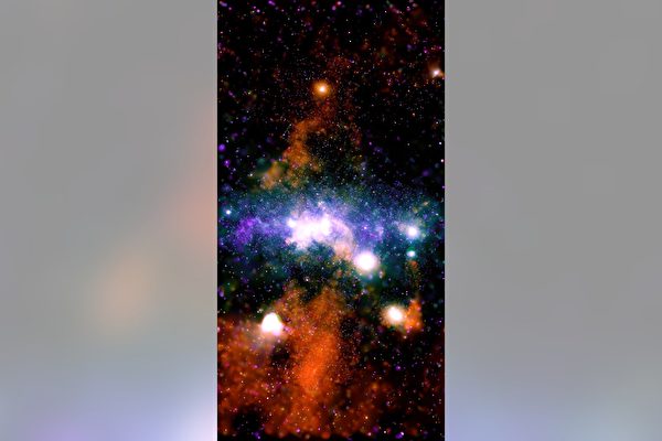 NASA披露银河系近照 七彩霓裳灿若烟花