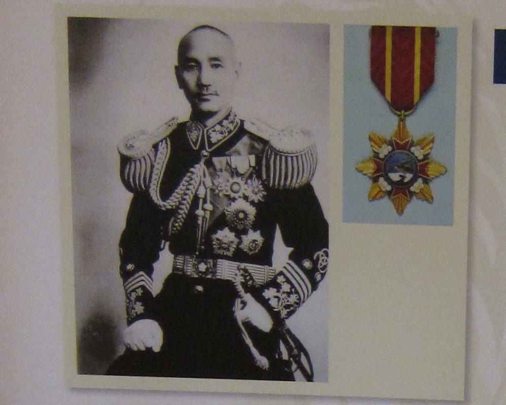 1936年12月西安事變後，蔣介石曾在遺書中明確指出中共是邪黨。他洞察了共產主義的本質來自惡魔撒旦，預言一千年的盡頭已到來，追隨共產黨的結果就是被撒旦魔鬼吞噬。二戰時，蔣介石是中國戰區最高統帥。（大紀元資料室）