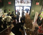 紐約亞裔青年自籌捐300餐盒及口罩 獲僑領讚賞