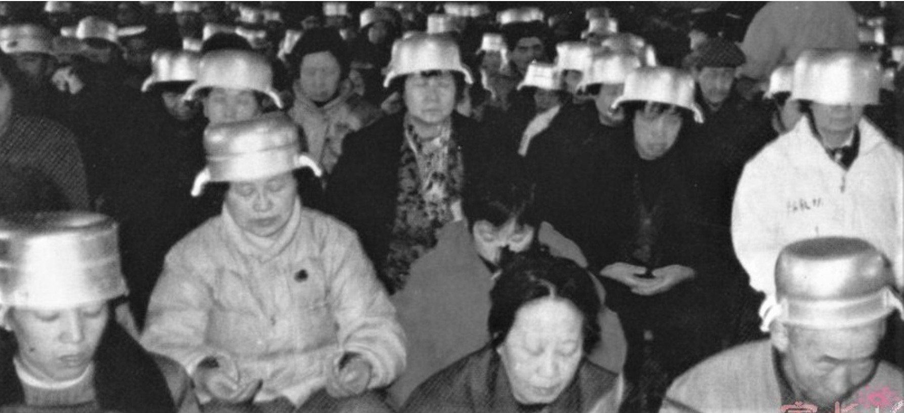 整個80年代中國掀起「全民氣功熱」，這一獨特的社會現象牽動了各行各業6000萬人，其熱度持續了二十多年，一直到90年代末。（網絡圖片）