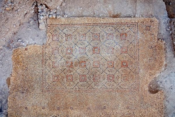 色彩斑斓 以色列出土一千六百年前马赛克地砖