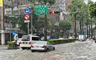 北市大豪雨 文山區淹水至轎車一半高