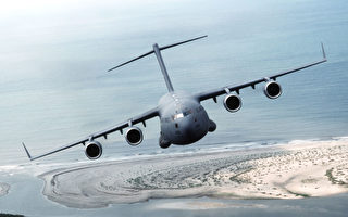 美军C-17战略运输机首降台湾 中共反应低调