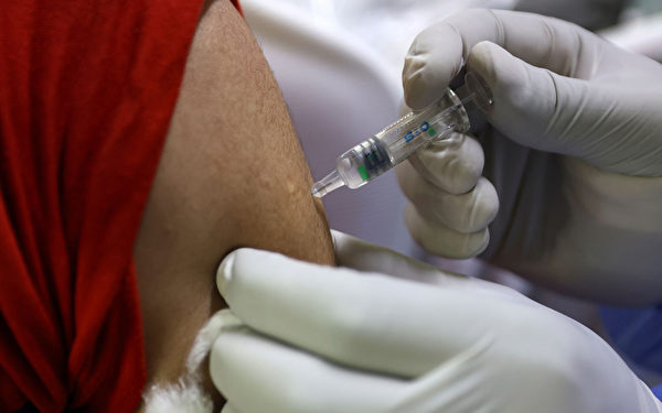 國藥疫苗早已在去年12月完成了三期試驗的中期分析、並在中國批准上市。但它的三期試驗報告，卻在四五個月之後才詳細公布。(KARIM SAHIB/AFP via Getty Images)
