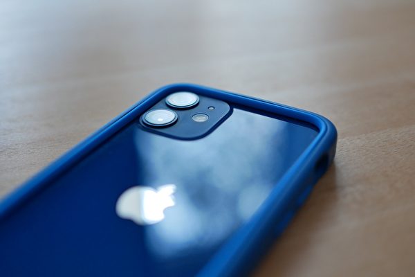 iPhone 12手机掉落德国运河 失主用奇招寻回