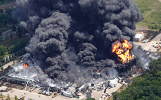 伊利諾伊州工廠化學品火災 居民疏散