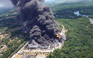 組圖：伊利諾伊州工廠大火 目前無人傷亡